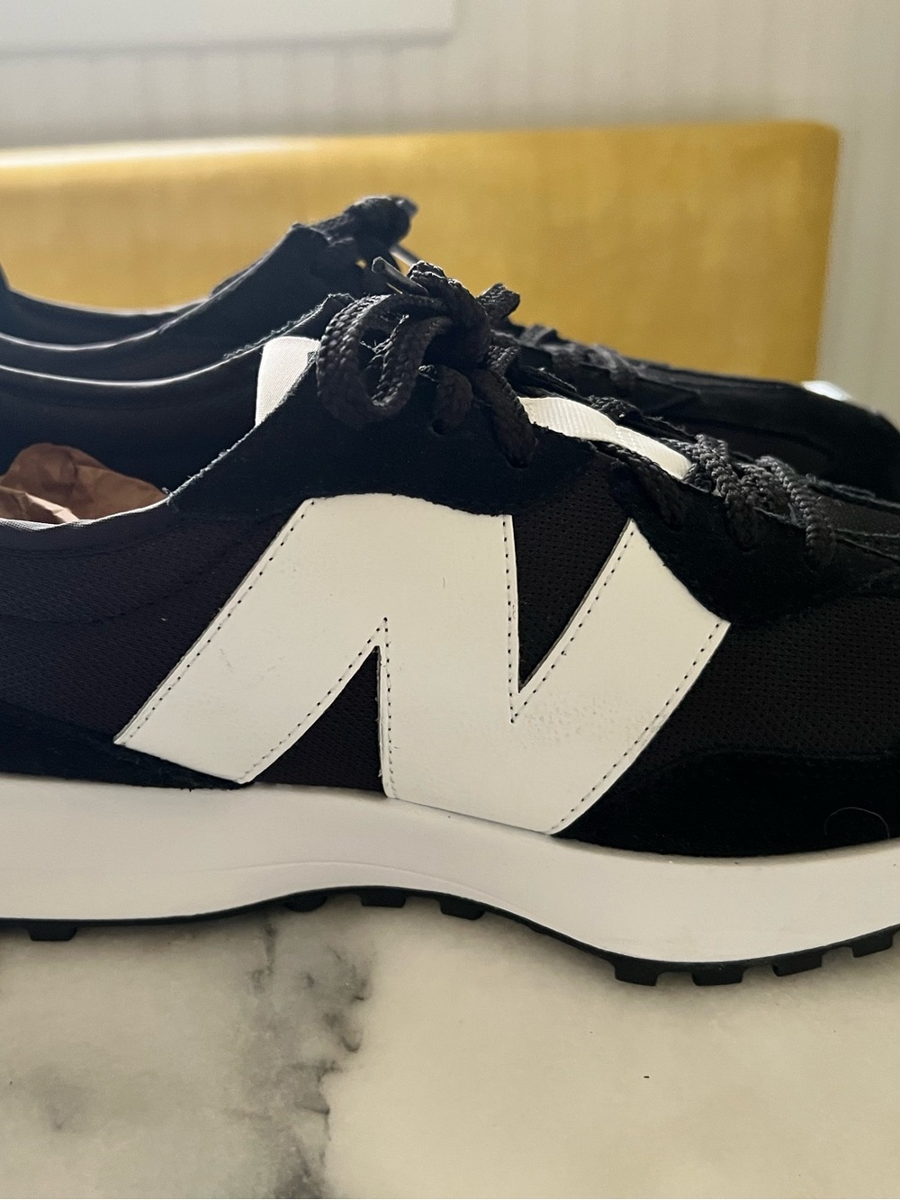 Mens New Balance Black and White Retro-Style Lace-Up Sneakers - - Picture 2 of 5